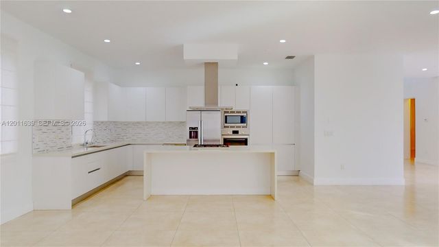 9980 NW 74th Ter, Doral, FL 33178