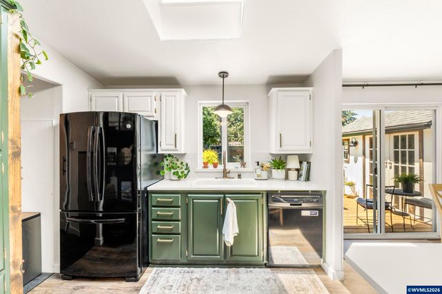 1637 Ten Oaks Ln, Woodburn, OR 97071