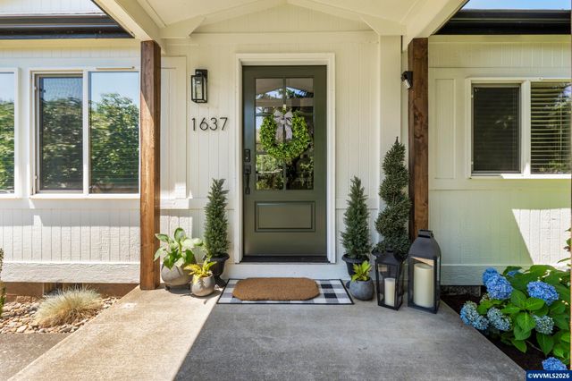 1637 Ten Oaks Ln, Woodburn, OR 97071