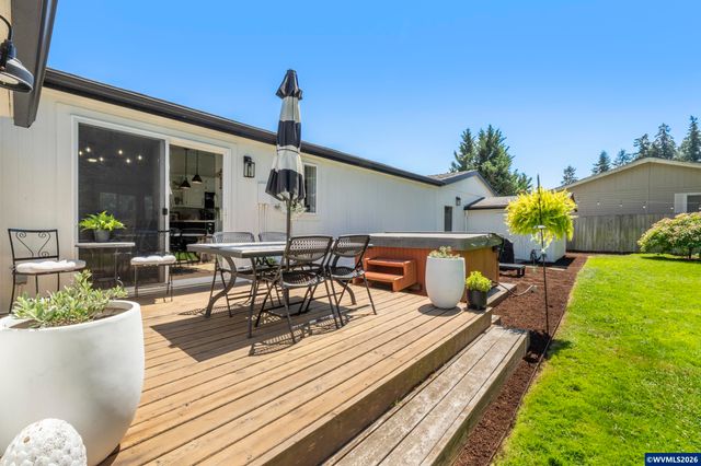1637 Ten Oaks Ln, Woodburn, OR 97071