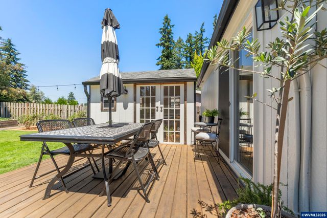 1637 Ten Oaks Ln, Woodburn, OR 97071