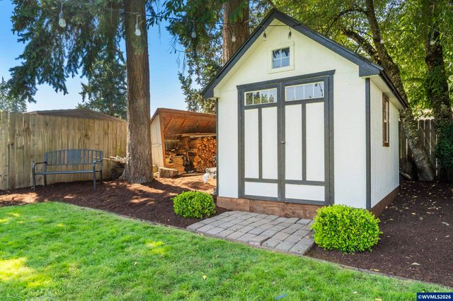 1637 Ten Oaks Ln, Woodburn, OR 97071