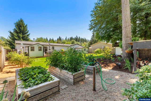 1637 Ten Oaks Ln, Woodburn, OR 97071