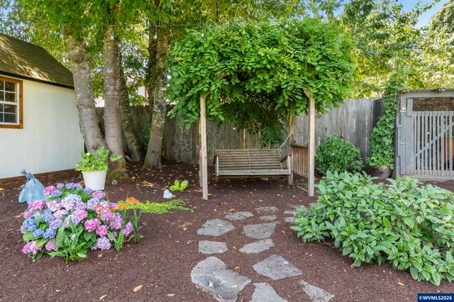 1637 Ten Oaks Ln, Woodburn, OR 97071