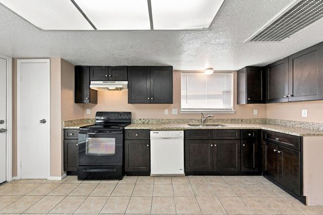 7726 Chaseview Drive, Houston, TX 77489