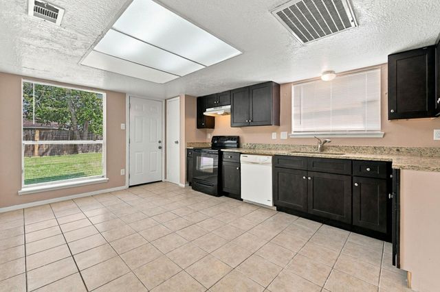 7726 Chaseview Drive, Houston, TX 77489