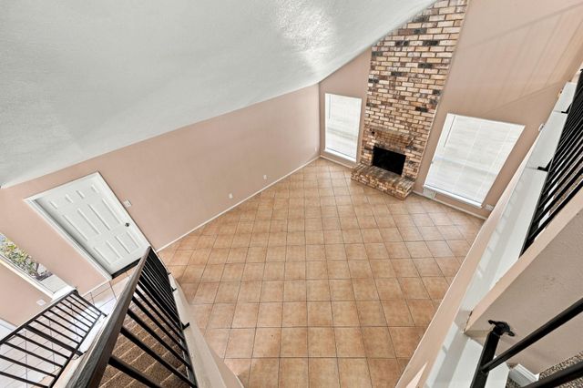 7726 Chaseview Drive, Houston, TX 77489