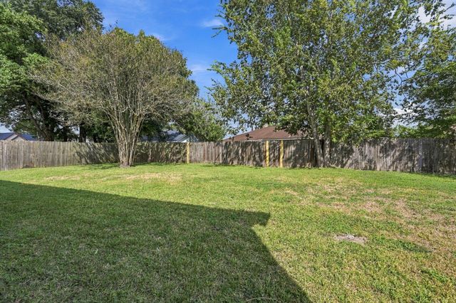 7726 Chaseview Drive, Houston, TX 77489