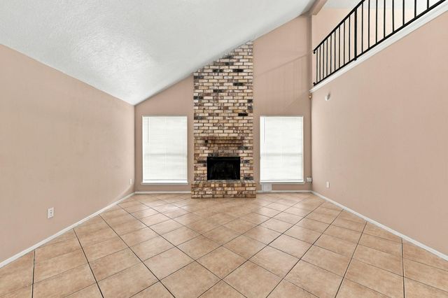 7726 Chaseview Drive, Houston, TX 77489