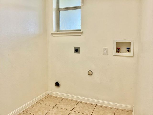 7833 Squirrel Hollow DR, Georgetown, TX 78628