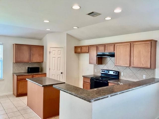 7833 Squirrel Hollow DR, Georgetown, TX 78628