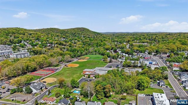 30 Brookview Drive, North Haledon, NJ 07508