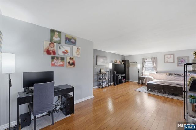 30 Brookview Drive, North Haledon, NJ 07508
