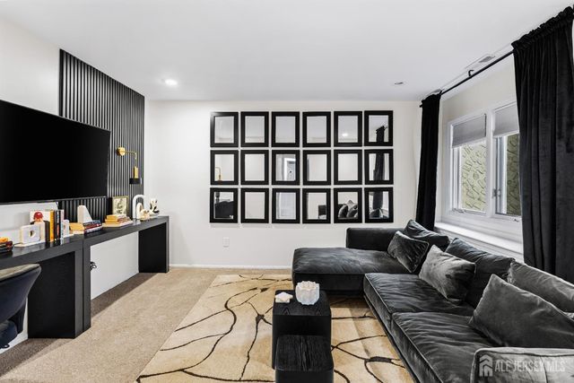 112 Michaels Court, Woodbridge Proper, NJ 07095