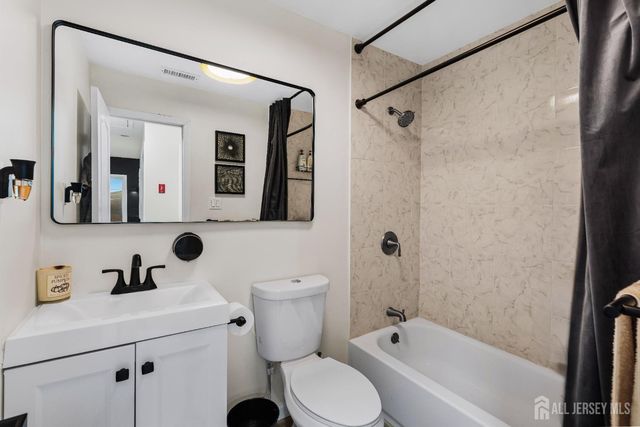 112 Michaels Court, Woodbridge Proper, NJ 07095