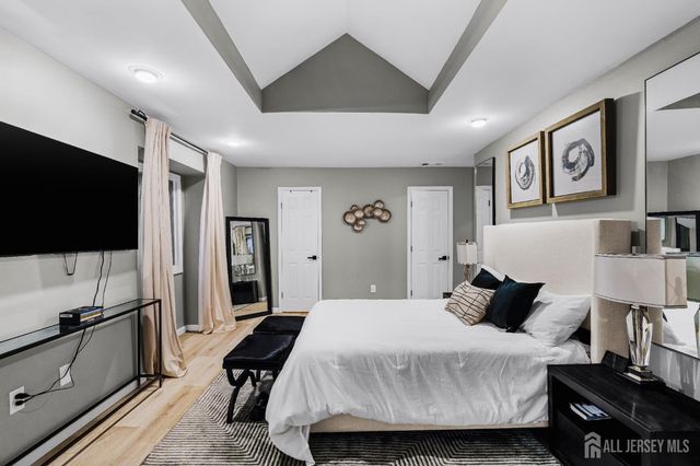 112 Michaels Court, Woodbridge Proper, NJ 07095