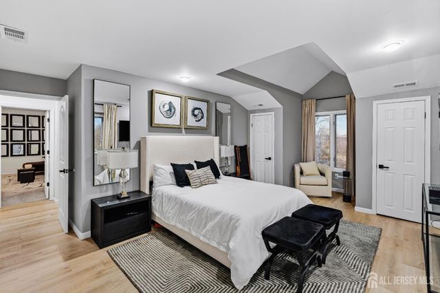 112 Michaels Court, Woodbridge Proper, NJ 07095