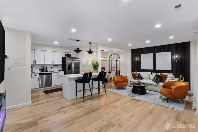 112 Michaels Court, Woodbridge Proper, NJ 07095