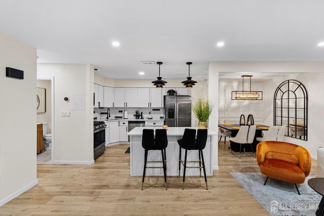 112 Michaels Court, Woodbridge Proper, NJ 07095