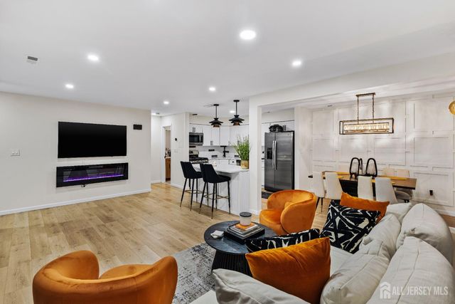 112 Michaels Court, Woodbridge Proper, NJ 07095