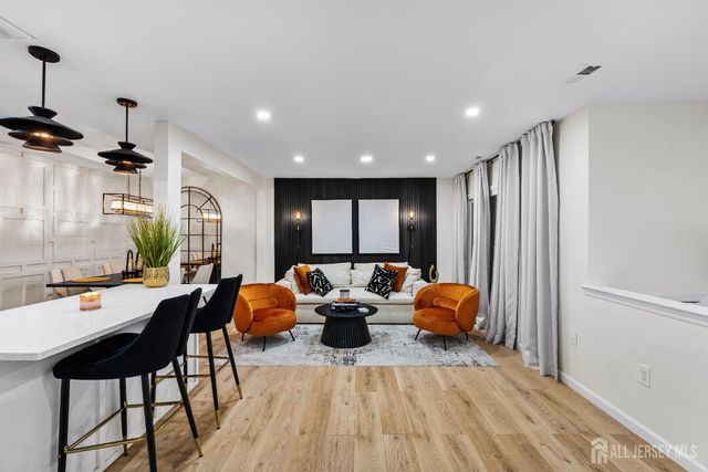 112 Michaels Court, Woodbridge Proper, NJ 07095