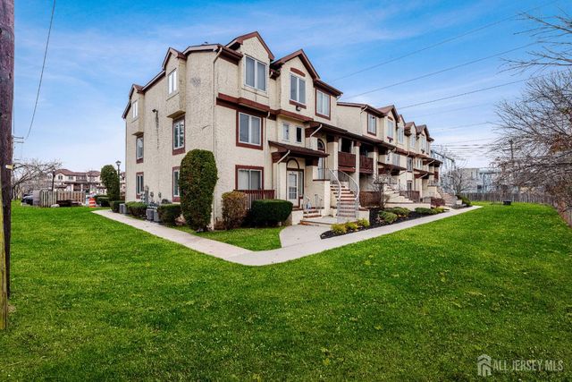 112 Michaels Court, Woodbridge Proper, NJ 07095