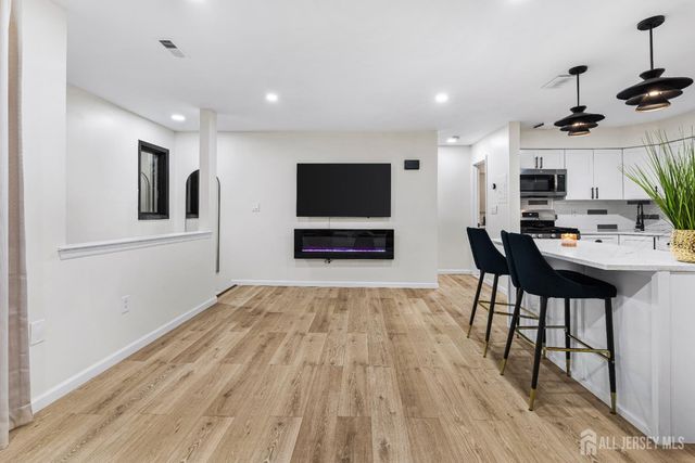 112 Michaels Court, Woodbridge Proper, NJ 07095