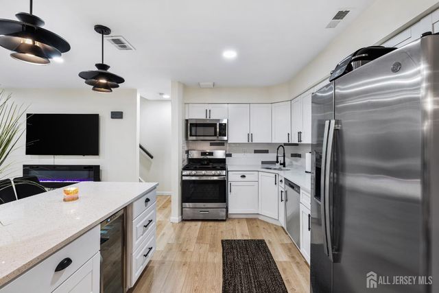 112 Michaels Court, Woodbridge Proper, NJ 07095