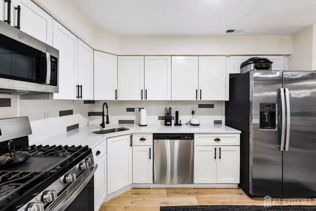 112 Michaels Court, Woodbridge Proper, NJ 07095