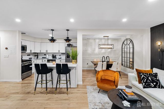 112 Michaels Court, Woodbridge Proper, NJ 07095