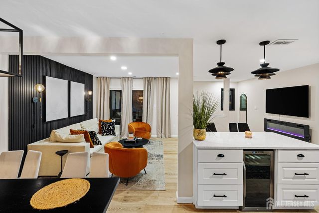 112 Michaels Court, Woodbridge Proper, NJ 07095