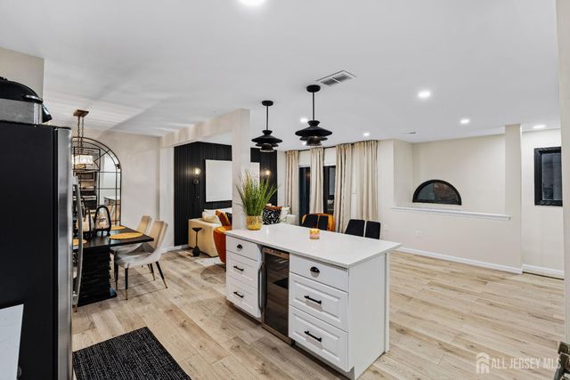 112 Michaels Court, Woodbridge Proper, NJ 07095