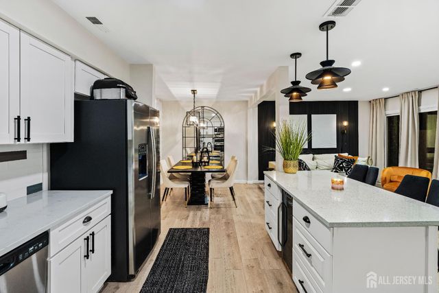 112 Michaels Court, Woodbridge Proper, NJ 07095