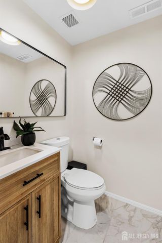 112 Michaels Court, Woodbridge Proper, NJ 07095