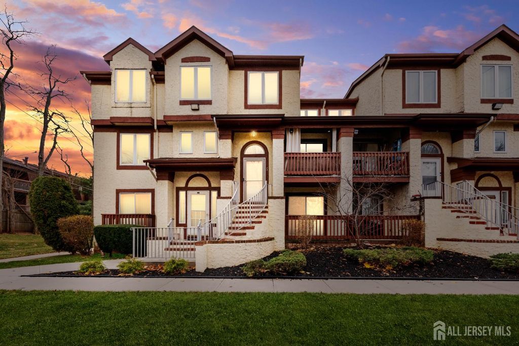 112 Michaels Court, Woodbridge Proper, NJ 07095