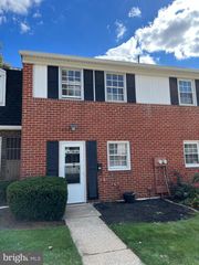 724 COLONY DR, York, PA 17404