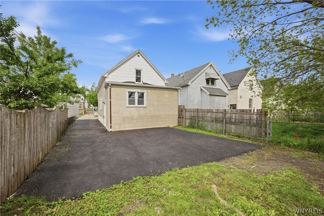53 Roslyn Street, Buffalo, NY 14211