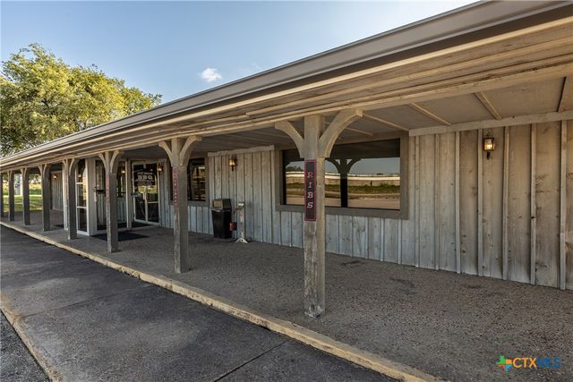 212 S Hickory Street, Abbott, TX 76621