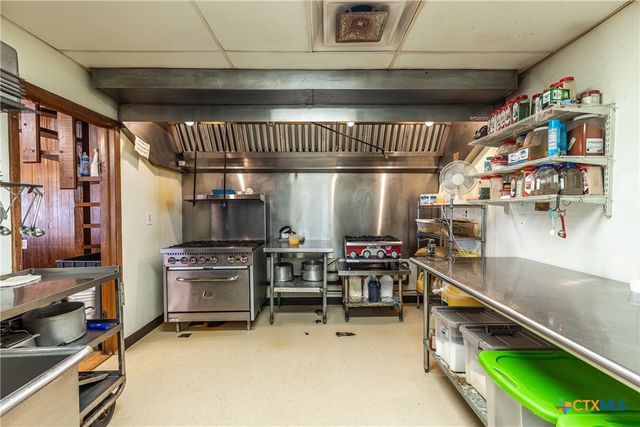 212 S Hickory Street, Abbott, TX 76621