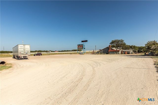 212 S Hickory Street, Abbott, TX 76621