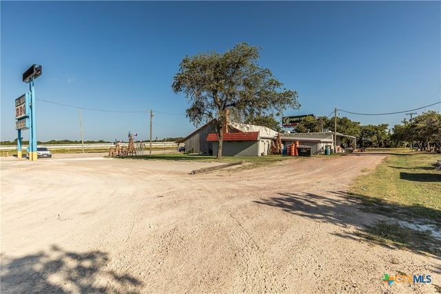 212 S Hickory Street, Abbott, TX 76621