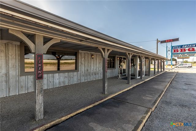 212 S Hickory Street, Abbott, TX 76621