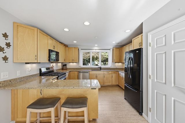 63 Autumn St, Agawam, MA 01001