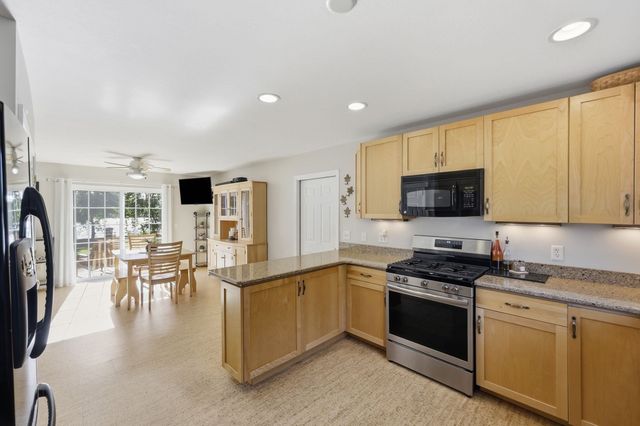 63 Autumn St, Agawam, MA 01001