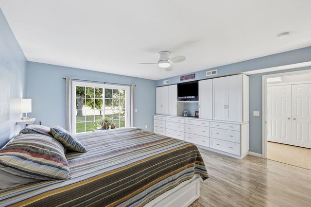 63 Autumn St, Agawam, MA 01001