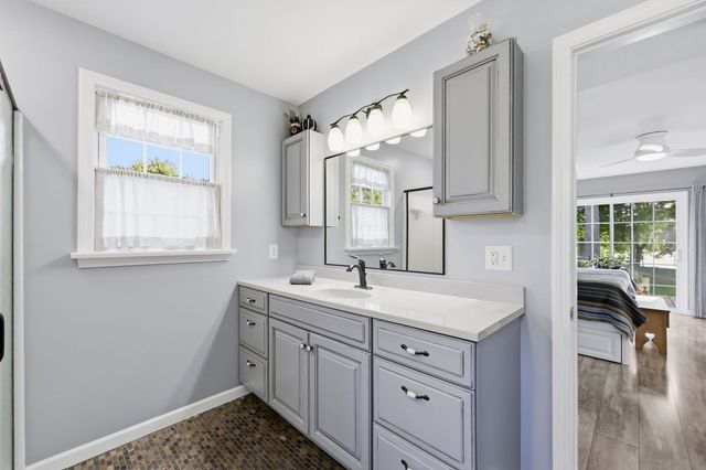 63 Autumn St, Agawam, MA 01001