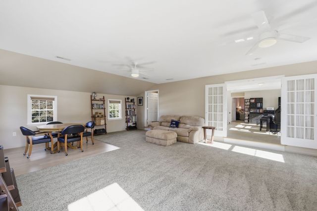 63 Autumn St, Agawam, MA 01001