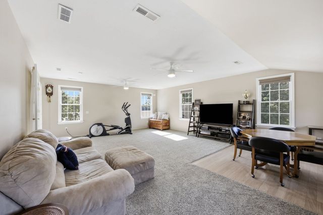 63 Autumn St, Agawam, MA 01001