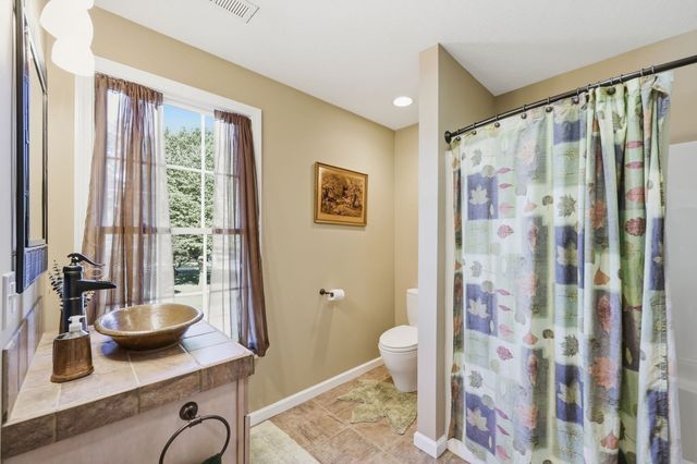63 Autumn St, Agawam, MA 01001