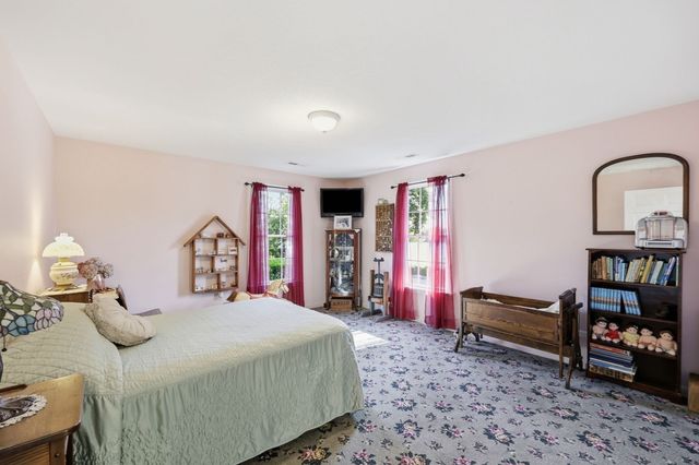 63 Autumn St, Agawam, MA 01001